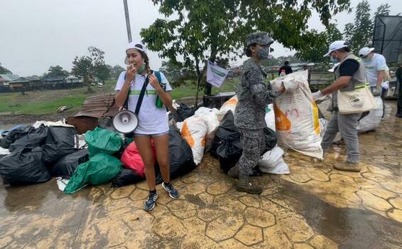 Jornada de recolección de residuos sólidos fue apoyada por su Fuerza Aérea Colombiana en el sur del país