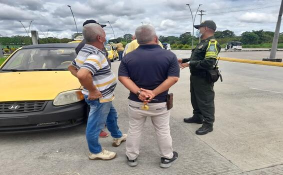 POLICÍA REALIZÓ CONTROL AL TRANSPORTE DE SERVICIO PÚBLICO EN LETICIA POLICÍA REALIZÓ CONTROL AL TRANSPORTE DE SERVICIO PÚBLICO EN LETICIA