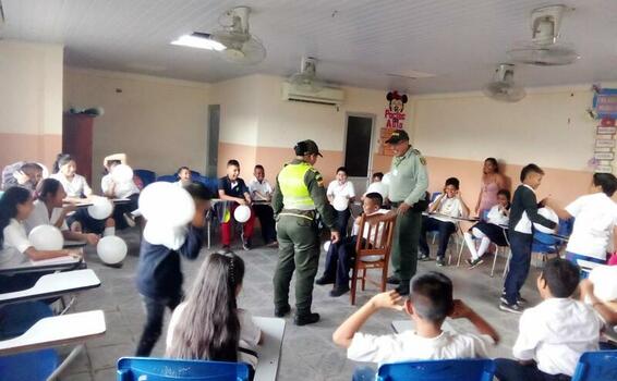 POLICÍA CONMEMORÓ EL DÍA INTERNACIONAL DE LA CERO DISCRIMINACIÓN EN COLEGIOS DE LETICIA 