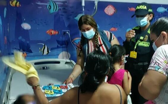 ESCUADRON DE LA ALEGRÍA DE LA POLICÍA, LLEGO AL ÁREA DE PEDIATRÍA EN LETICIA ESCUADRON DE LA ALEGRÍA DE LA POLICÍA, LLEGO AL ÁREA DE PEDIATRÍA EN LETICIA