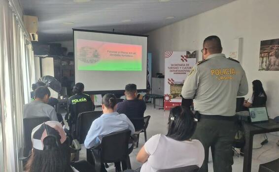 Policía y Autoridades De la secretaría de Cultura, Sensibilizan a Prestadores de Servicios en el Amazonas Policía y Autoridades De la secretaría de Cultura, Sensibilizan a Prestadores de Servicios en el Amazonas