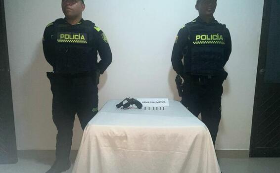 Policía realiza la hidratación de arma traumática Policía realiza la hidratación de arma traumática