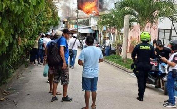 Incendio en establecimiento comercial cercano a la Plaza de Mercado Incendio en establecimiento comercial cercano a la Plaza de Mercado