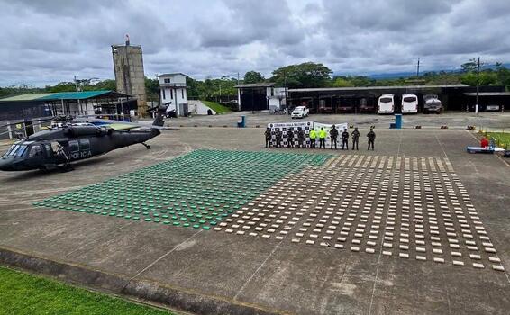 Tropas del ejército y policía incautaron 1640 kilos de marihuana en puerto asís, Putumayo destinado a la frontera con Brasil. Tropas del ejército y policía incautaron 1640 kilos de marihuana en puerto asís, Putumayo destinado a la frontera con Brasil.