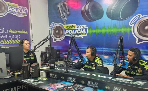 POLICÍA NACIONAL PROMUEVE LA CONSTRUCCIÓN DE PAZ EN EL AMAZONAS A TRAVÉS DEL ESPACIO RADIAL “CUÉNTELE AL COMANDANTE” POLICÍA NACIONAL PROMUEVE LA CONSTRUCCIÓN DE PAZ EN EL AMAZONAS A TRAVÉS DEL ESPACIO RADIAL “CUÉNTELE AL COMANDANTE”