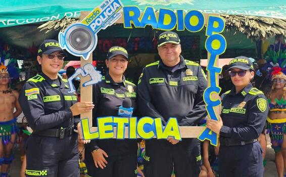 Radio Policía Nacional acompaña la llegada de turistas al Puerto Civil de Leticia