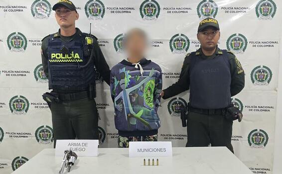 CAPTURADO HOMBRE QUE POSEÍA ARMA DE FUEGO ILEGAL CAPTURADO HOMBRE QUE POSEÍA ARMA DE FUEGO ILEGAL