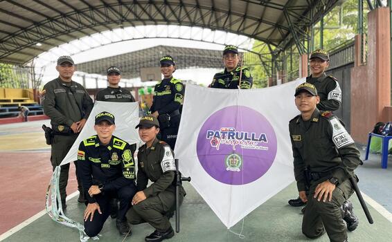 Volamos alto por la seguridad y el bienestar de nuestras familias. Volamos alto por la seguridad y el bienestar de nuestras familias.