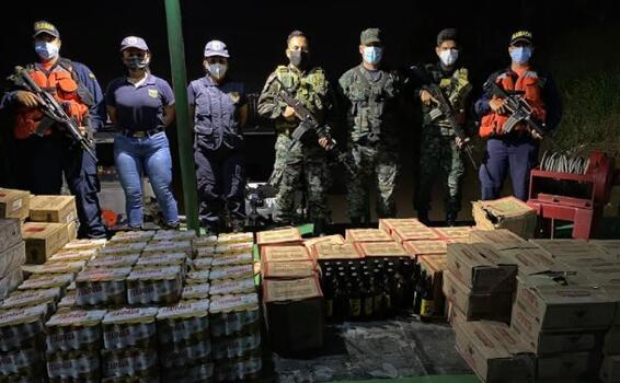 Autoridades incautan mercancía de contrabando avaluada en más de 35 millones de pesos Autoridades incautan mercancía de contrabando avaluada en más de 35 millones de pesos