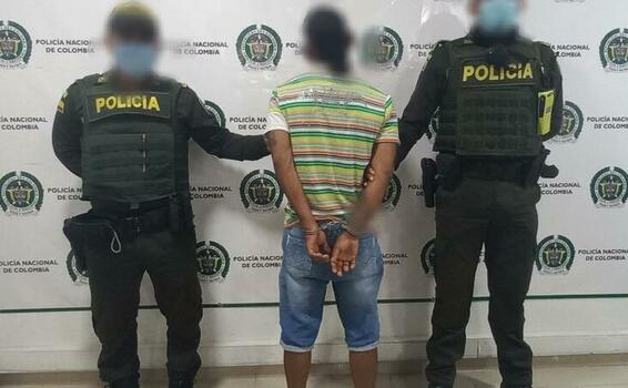 CAPTURADO UN HOMBRE POR EL DELITO DE INJURIA POR VÍA DE HECHO CAPTURADO UN HOMBRE POR EL DELITO DE INJURIA POR VÍA DE HECHO