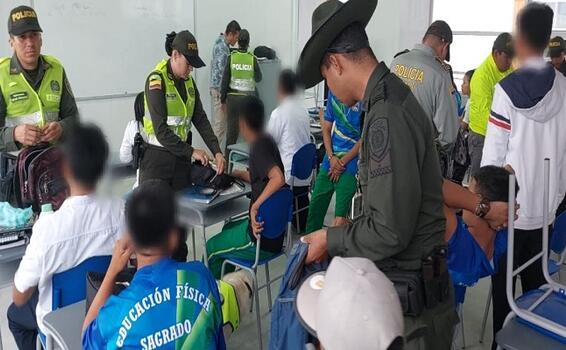 POLICÍA REALIZA PLAN INTERVENCIÓN INTEGRAL A ENTORNOS ESCOLARES EN EL AMAZONAS