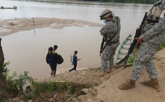 EJÉRCITO NACIONAL Y ARMADA DE COLOMBIA GARANTIZARON LA SEGURIDAD DE UN EXCOMBATIENTE EN EL PUTUMAYO