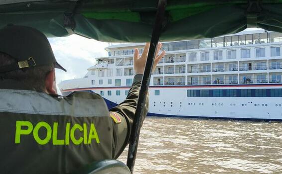 TURISTAS DEL CRUCERO EUROPEO "HANSEATIC NATURE"