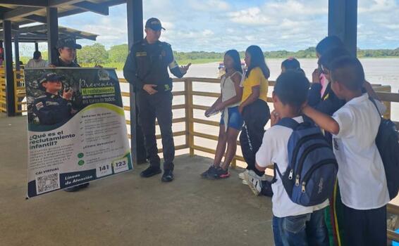 Policía Nacional realiza jornada de prevención contra el reclutamiento forzado de menores en Puerto Nariño Policía Nacional realiza jornada de prevención contra el reclutamiento forzado de menores en Puerto Nariño
