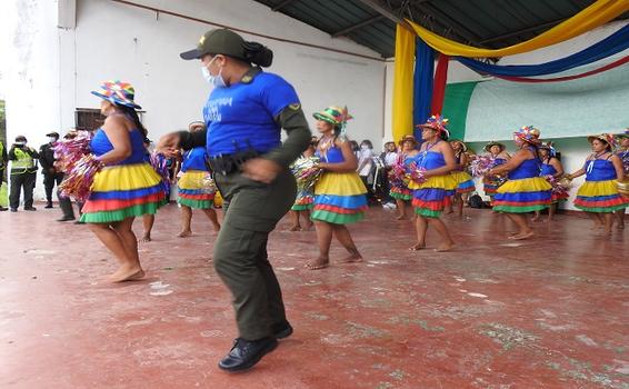EL DEPARTAMENTO DE POLICÍA AMAZONAS LANZA LA CAMPAÑA COLOMBIA UNA RAZÓN EL DEPARTAMENTO DE POLICÍA AMAZONAS LANZA LA CAMPAÑA COLOMBIA UNA RAZÓN