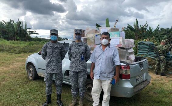 Comunidades del Amazonas son beneficiados con Kits Escolares, gracias a la Fuerza Aérea Colombiana