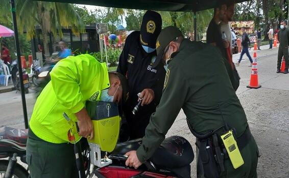 POLICÍA REALIZA CAMPAÑA PREVENTIVA CONTRA EL HURTO DE MOTOCICLETAS EN LETICIA POLICÍA REALIZA CAMPAÑA PREVENTIVA CONTRA EL HURTO DE MOTOCICLETAS EN LETICIA