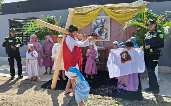 LA SECCIONAL DE PROTECCIONPONAL EN EL SECTOR DEL BARRIO AFASINTE Y SUS ALREDEDORES, TAMBIÉN PARTICIPÓ DE LA REPRESENTACIÓN DEL VIACRUCIS, LLEVANDO SEGURIDAD Y TRANQUILIDAD A LOS FELIGRESES EN ESTA SEMANA SANTA