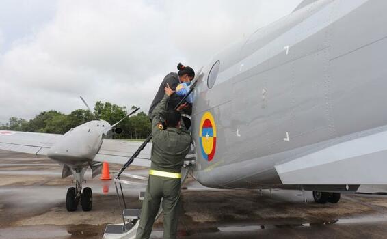 Oportuno traslado aeromédico a paciente pediátrico, realizado por su Fuerza Aérea en el Amazonas