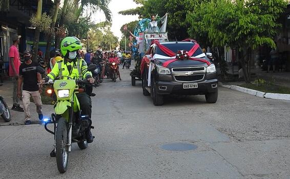 CON ACOMPAÑAMIENTO POR PARTE DE LA POLICÍA, INICIAN LAS FIESTAS DE LA CONFRATERNIDAD AMAZÓNICA