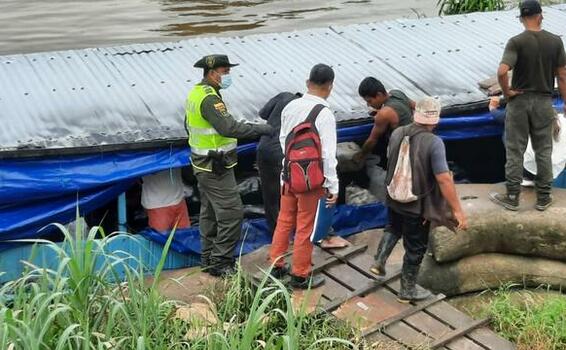 UN CAPTURADO EN EL PUERTO CIVIL DE LETICIA POR EL DELITO DE PESCA ILEGAL UN CAPTURADO EN EL PUERTO CIVIL DE LETICIA POR EL DELITO DE PESCA ILEGAL