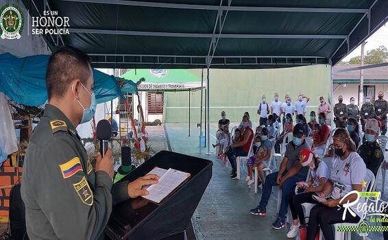 POLICÍA EN LETICIA INICIÓ LAS NOVENAS NAVIDEÑAS CON SU TRADICIONAL PESEBRE MÓVIL POLICÍA EN LETICIA INICIÓ LAS NOVENAS NAVIDEÑAS CON SU TRADICIONAL PESEBRE MÓVIL