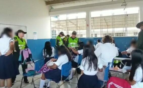 CONTINÚAN LOS CONTROLES DE REGISTRO A LOS PLANTELES EDUCATIVOS CONTINÚAN LOS CONTROLES DE REGISTRO A LOS PLANTELES EDUCATIVOS