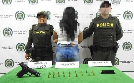 UNA MUJER CAPTURADA POR EL DELITO DE PORTE ILEGAL DE ARMAS DE FUEGO