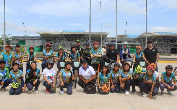 La Policía Nacional acompañó jornada de “Biciturismo por Leticia” junto a estudiantes del Instituto Educativo San Juan Bosco La Policía Nacional acompañó jornada de “Biciturismo por Leticia” junto a estudiantes del Instituto Educativo San Juan Bosco