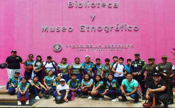 La Policía Nacional acompañó jornada de “Biciturismo por Leticia” junto a estudiantes del Instituto Educativo San Juan Bosco La Policía Nacional acompañó jornada de “Biciturismo por Leticia” junto a estudiantes del Instituto Educativo San Juan Bosco