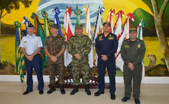 Fuerzas Militares y Policía Nacional Izan el Pabellón en la triple frontera