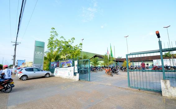 Consuniv decide suspender atividades da UEA até dia 17 de janeiro Consuniv decide suspender atividades da UEA até dia 17 de janeiro