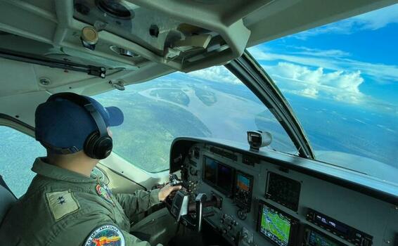 Con sobrevuelos en el Amazonas, su Fuerza Aérea fortalece la seguridad