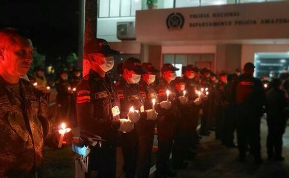 POLICIA REALIZA VELATON EN HONOR A QUIENES HAN PERDIDO LA VIDA EN CUMPLIMIENTO DEL DEBER