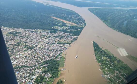 Viaje seguro por el Amazonas con su Fuerza Aérea Colombiana