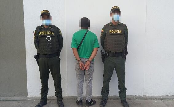 CAPTURAMOS A UNA PERSONA POR EL DELITO DE VIOLENCIA INTRAFAMILIAR CAPTURAMOS A UNA PERSONA POR EL DELITO DE VIOLENCIA INTRAFAMILIAR