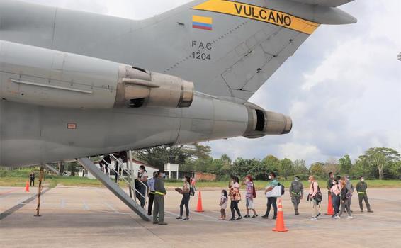 Vuelo humanitario de su Fuerza Aérea Colombiana entre Bogotá y Amazonas