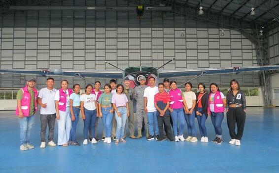 Amazonenses aprenden sobre las capacidades de la Fuerza Aeroespacial Colombiana Amazonenses aprenden sobre las capacidades de la Fuerza Aeroespacial Colombiana
