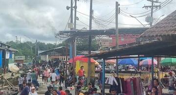 Pessoas na feira 