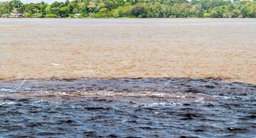 image for Assalto a balsa colombiana no Solimões deixa um baleado