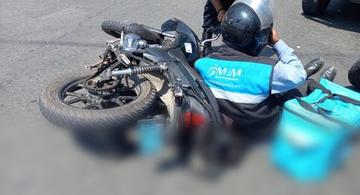 image for Mensajero en moto salva de morir