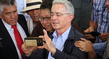 image for Uribe se mantiene libre pero ratifican que sí hubo imputación por presunto soborno