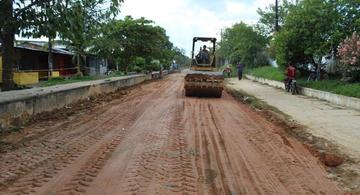 image for Prefeitura realizando o serviço de limpeza e terraplanagem na Rua Brasil