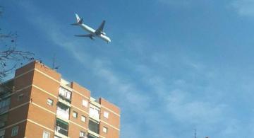 image for Aterriza avión de emergencia en Madrid 