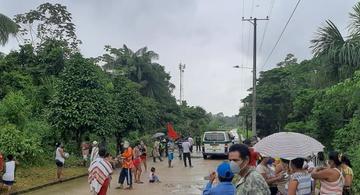 image for Habitantes del barrio Manguare salen a las calles en manifestación