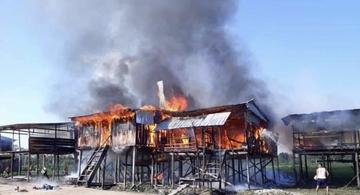 image for Incendio deja cinco casas en escombros