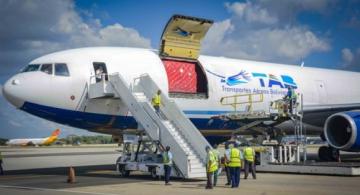 Avion con donaciones para damnificado por huracan 