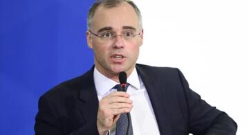 image for Mendonça se defende de críticas por voto contra Silveira