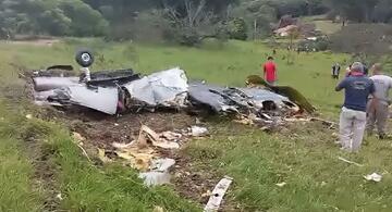 image for Avião cai em Minas Gerais e deixa sete mortos