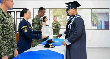 image for Jóvenes bachilleres son graduados en Puerto Leguízamo